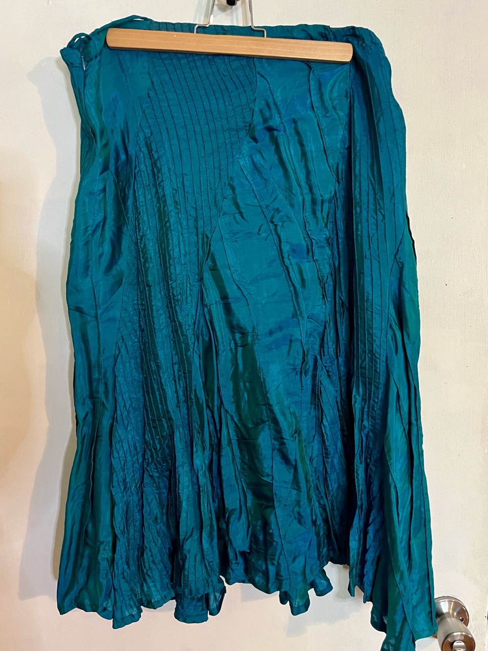 Gorgeous Peacock colored silky skirt